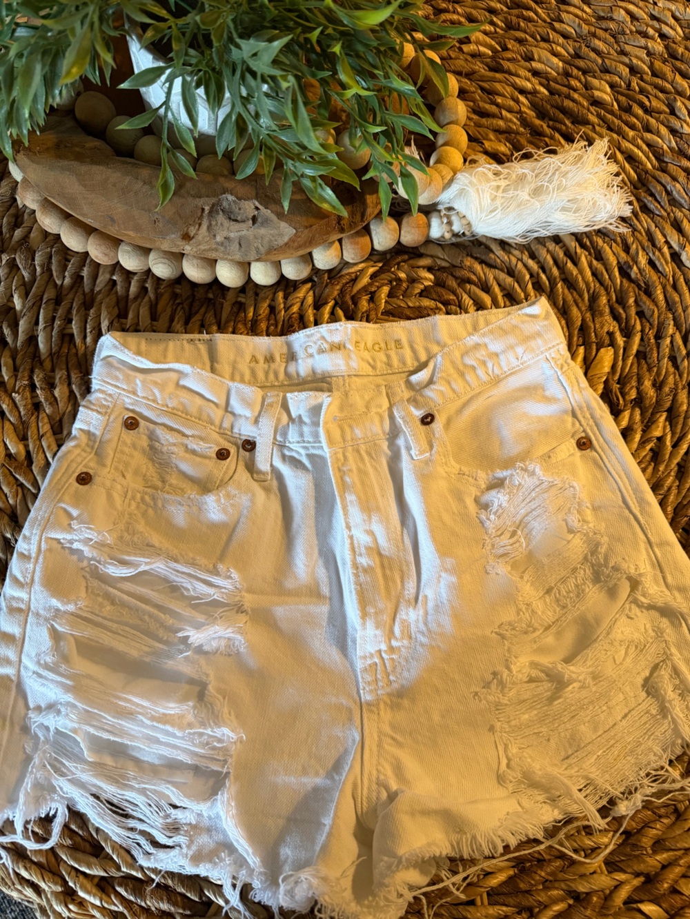 America Eagle

 White Very Distressed High-Rise Denim Shorts